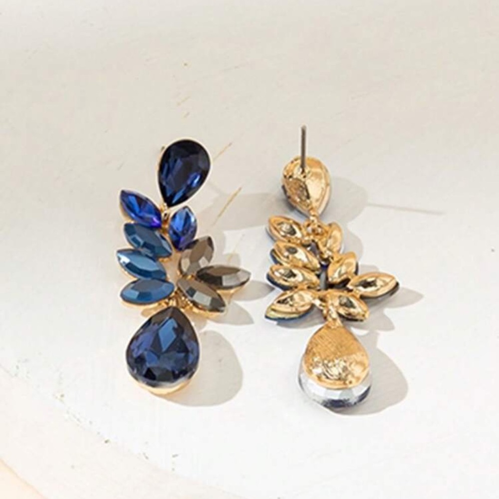 💙 Blue Drop Earrings 💙 - Picture 2 of 4